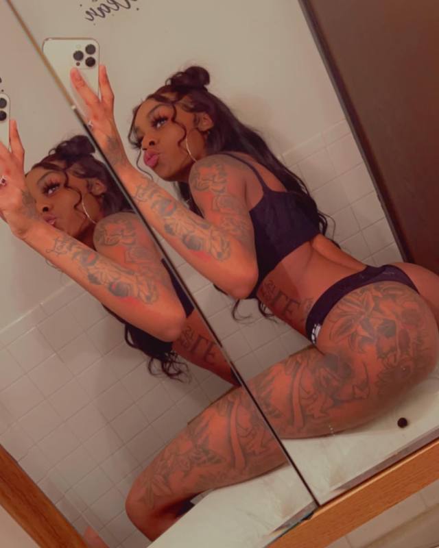 I’m available daddies I’m available daddies